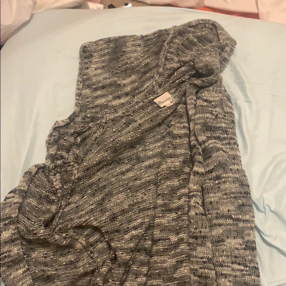 It has a hoodie and it is a really soft cardigan